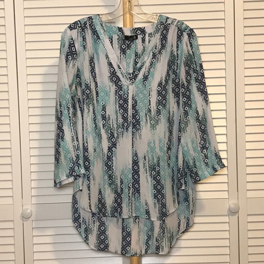 A New Approach Geometric V-Neck Long Sleeve Lightweight Blouse M